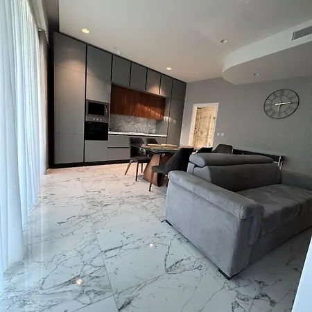 Mercury Tower 706 Apartment *