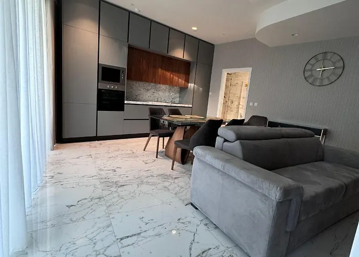 Mercury Tower 706 Apartment *